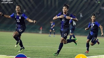 Hạ đẹp U22 Myanmar, U22 Campuchia gây sốc với vé bán kết
