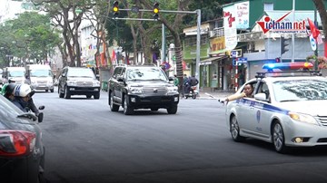 Cận cảnh đoàn xe chở đặc vụ Triều Tiên về khách sạn ở Hà Nội