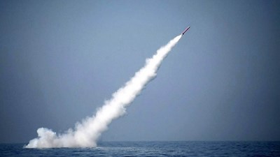 Xem tàu ngầm Iran lần đầu phóng tên lửa từ dưới nước