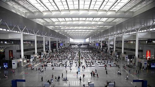 Ga đường sắt 5G có robot phục vụ đầu tiên trên thế giới