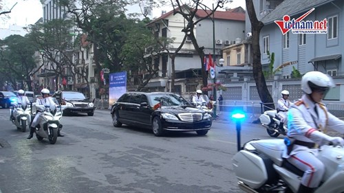 Ông Kim Jong-un rời khách sạn Melia, đi thăm Đại sứ quán Triều Tiên