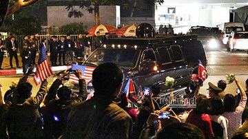 Đoàn xe chuyên dụng chở TT Trump về khách sạn Marriott
