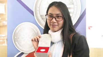 Xin nghỉ làm, xếp hàng từ 6h sáng đợi mua đồng xu Thượng đỉnh Mỹ Triều