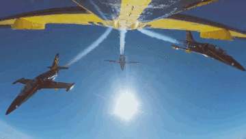 Nữ phi công Nga trình diễn những pha nguy hiểm như phim ‘Captain Marvel’