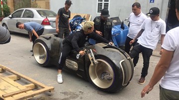 Xem siêu mô tô Tron Light Cycle 2,7 tỷ lăn bánh tại Hà Nội