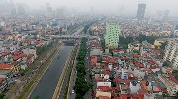 Con đường đi bộ dài nhất Hà Nội: Mới, đẹp nhưng... vẫn bốc mùi