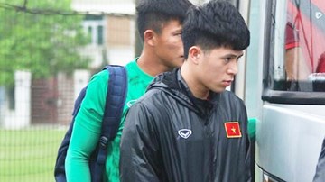 Đình Trọng 'biến mất' trên sân tập; Huỳnh Tấn Sinh tự tin gặp U23 Thái Lan