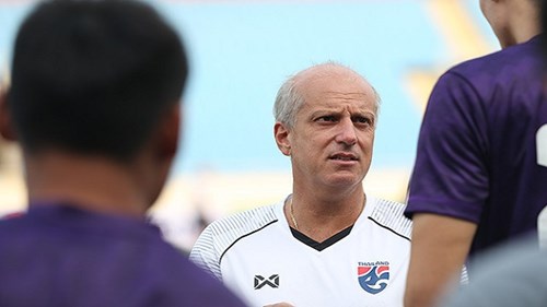 U23 Thái Lan 'tập như chơi' trên sân Mỹ Đình, tự tin đối đầu Indonesia