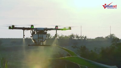 'Phi công' lái drone: Nghề cực 'hot' ở nông thôn Trung Quốc