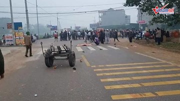 Kinh hoàng xe khách đâm đoàn người đưa tang, 7 người chết