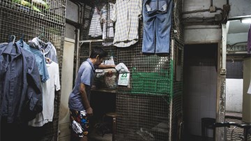 Trải nghiệm cuộc sống trong 'căn hộ quan tài' ở thiên đường Hong Kong