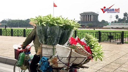 Loa kèn tinh khôi xuống phố, gọi tháng tư về Thủ đô