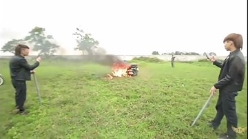 Khá Bảnh tung clip đốt xe tay ga đổi xe điện: Công an vào cuộc xác minh