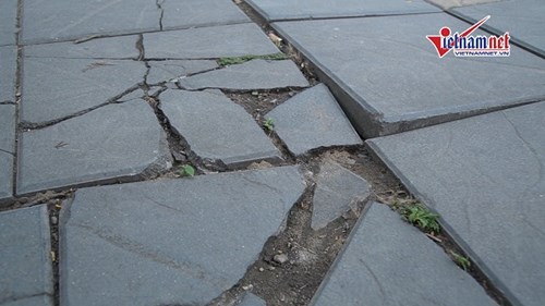 Hà Nội: Vỉa hè lát đá trăm tỷ vỡ nát hàng loạt sau 2 năm