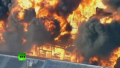 Nhà máy lưu trữ hóa chất bốc cháy ngùn ngụt, khói độc dày đặc tại Melbourne