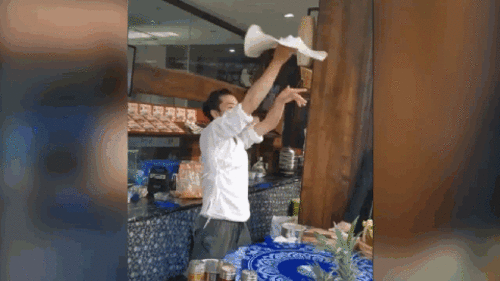 Cán bột làm bánh siêu mỏng, siêu mịn bằng ... thái cực quyền