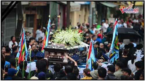 Linh cữu nghệ sĩ Anh Vũ di chuyển về nơi an táng