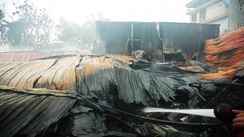 Hiện trường vụ cháy 1.000 m2 xưởng khiến 8 người tử vong ở Hà Nội