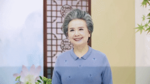 Gặp 'bà nội Ánh Dương' - người mẫu U80 có thể tạo dáng 100 kiểu ảnh/phút