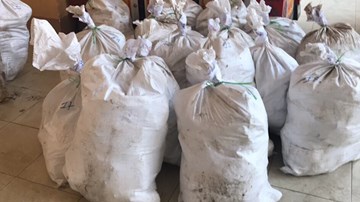 Nghệ An thu giữ gần 1 tấn nghi ma túy vứt bên vệ đường