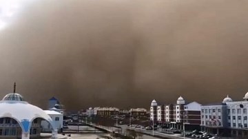 Bão cát khổng lồ nuốt chửng thành phố gần sa mạc Gobi