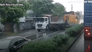 Phanh gấp, xe container quay đầu 90 độ tông xe tải gây ùn tắc nghiêm trọng