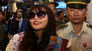 Đoàn Thị Hương về đến Hà Nội