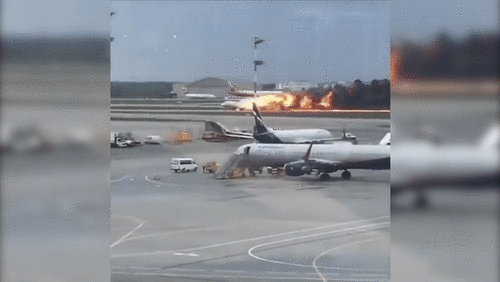 Máy bay Nga cháy ngùn ngụt khi hạ cánh, hàng chục người thương vong
