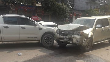 Nghệ An: Đâm vợ nhiều nhát, đốt nhà rồi tông ô tô vào tình địch