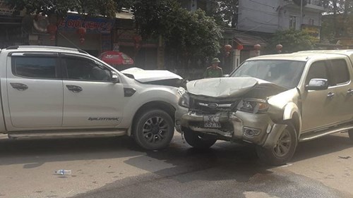 Nghệ An: Đâm vợ nhiều nhát, đốt nhà rồi tông ô tô vào tình địch