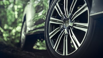 'Chuyên cơ mặt đất' Lexus LX570 Inspiration 2019 có gì đặc biệt?