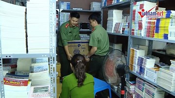 Bắt giữ kho hàng nghìn sách lậu 'đội lốt' quán cà phê ở Hà Nội