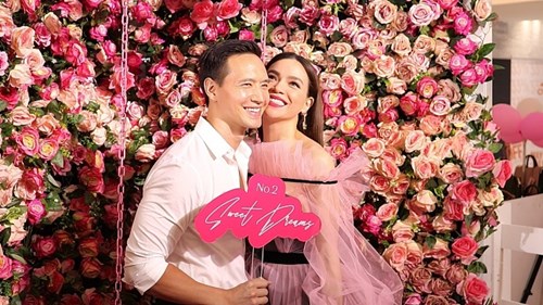 Hồ Ngọc Hà rạng rỡ bên Kim Lý, tiết lộ bí quyết chọn son cho phái đẹp