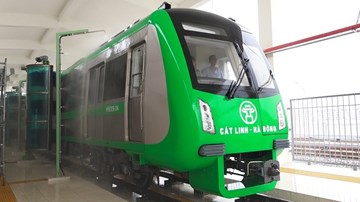 Cận cảnh công nghệ rửa tàu tự động tại ga đường sắt Cát Linh - Hà Đông