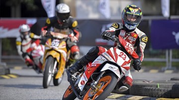 Nghẹt thở màn đua xe mô tô thể thao ngay tại Hà Nội