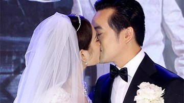 Vợ kém 13 tuổi hát tặng Dương Khắc Linh trong lễ cưới toàn sao Việt