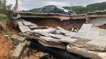 Vỉa hè tuyến đường 10 làn xe ở Hạ Long sập sâu 2m sau trận mưa lớn