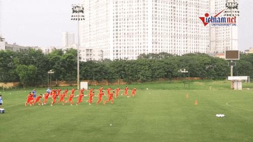 U23 Việt Nam bở hơi tai với bài tập 'dắt tay nhau chạy khắp thế gian'