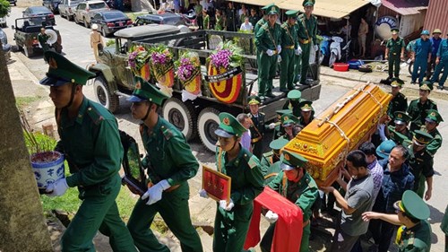 Nghẹn ngào tiễn đưa Thiếu tá biên phòng Thanh Hóa hi sinh khi bắt ma túy