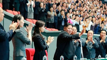 Triều Tiên dừng màn đồng diễn 'biển người' vì NLĐ Kim nổi giận?
