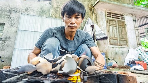 Bất ngờ nghệ thuật tái chế vỏ trứng làm tranh sơn mài