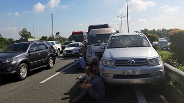 Tai nạn liên hoàn, cao tốc TP.HCM-Trung Lương ùn ứ nhiều km