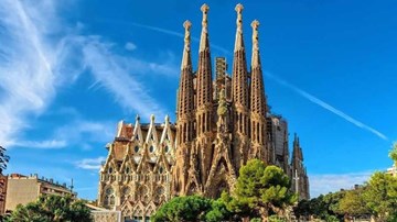 Vì sao nhà thờ hơn 1 thế kỷ chưa xây xong vẫn nườm nượp du khách?