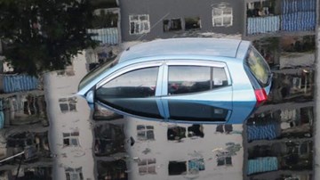 Hàng người đứng kín 2 bờ xem giải cứu ô tô trôi sông Tô Lịch