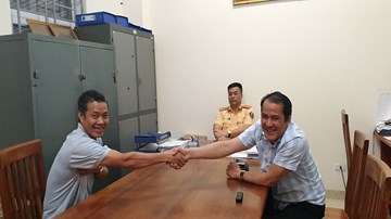 2 tài xế rượt đuổi, chèn ép nhau trên đường bị phạt tiền, tước bằng lái