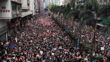 2 triệu người xuống đường biểu tình, lãnh đạo Hong Kong xin lỗi người dân