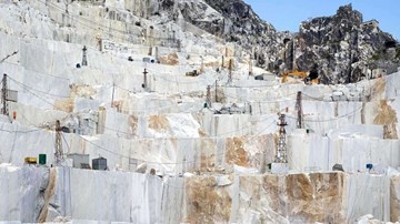 Bên trong những dãy núi ‘vàng trắng’ trị giá 1 tỷ USD của Italia