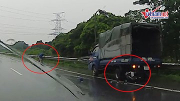 Xe máy tông vào xe tải đang dừng, người đàn ông văng xa 20m