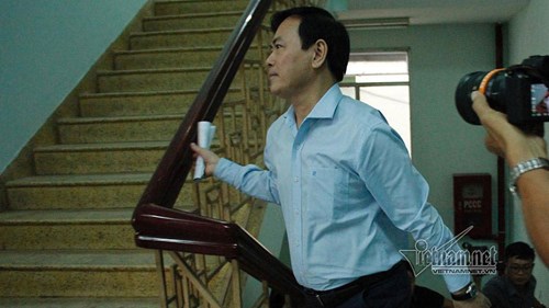 Nguyễn Hữu Linh hầu tòa sớm, bỏ chạy né phóng viên