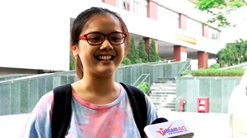 Thí sinh rạng rỡ, tự tin đỗ đại học sau ngày thi THPT Quốc gia đầu tiên